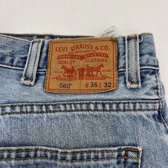 VINTAGE Levis Jeans Mens 38x32 560 Comfort Fit Light Wash Denim Baggy Loose Y2K - Picture 4 of 4